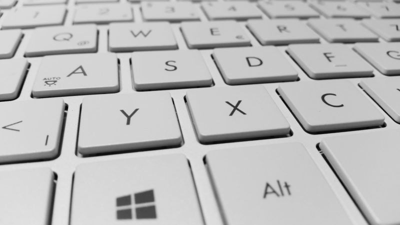 keyboard-computer-keys-white-800x450